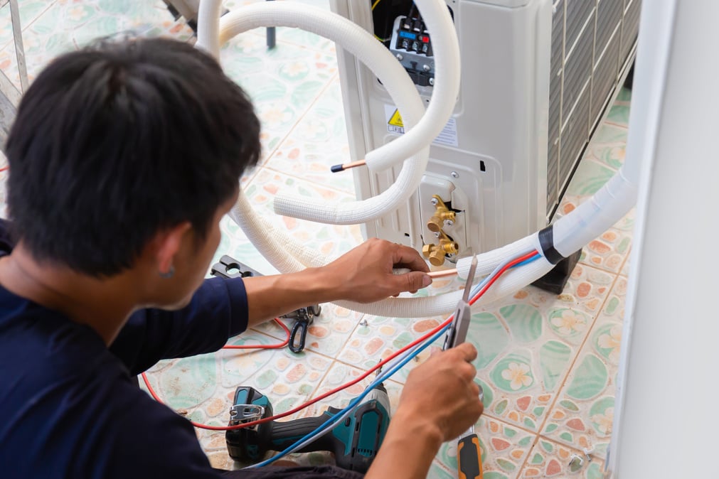 Repairman fix air conditioning systems, Air conditioning technicians install new air conditioners in homes, Service repair and maintenance of air conditioners